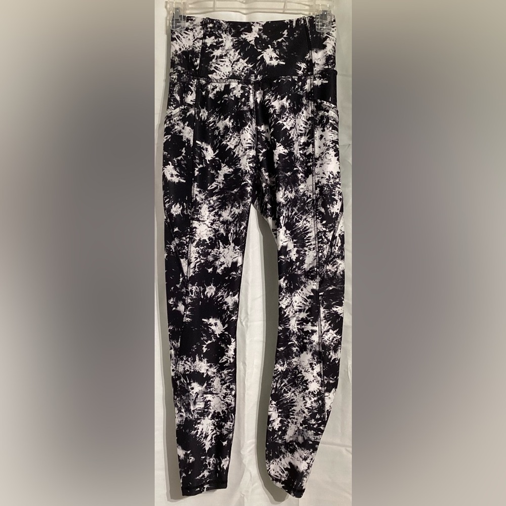 Black and White Tie-Dye Leggings
